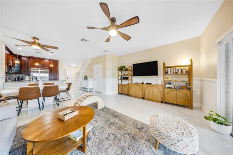 Купить таунхаус в Пемброк-Пайнс, Флорида 3 спальни, 132.66м2, № 2055729 - фото 8