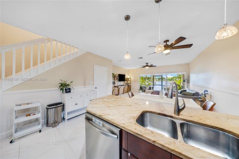 Купить таунхаус в Пемброк-Пайнс, Флорида 3 спальни, 132.66м2, № 2055729 - фото 3