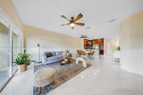 Купить таунхаус в Пемброк-Пайнс, Флорида 3 спальни, 132.66м2, № 2055729 - фото 7