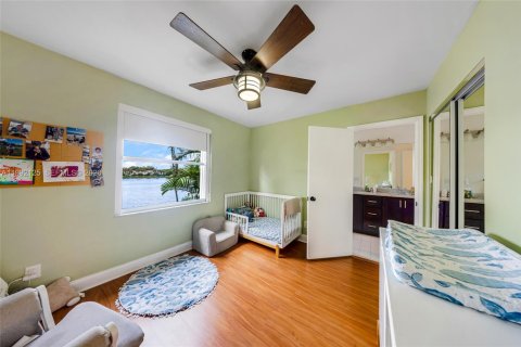 Купить таунхаус в Пемброк-Пайнс, Флорида 3 спальни, 132.66м2, № 2055729 - фото 15