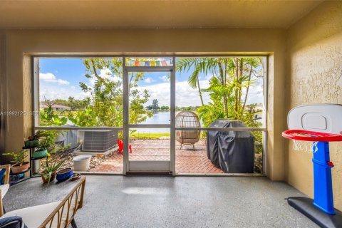 Купить таунхаус в Пемброк-Пайнс, Флорида 3 спальни, 132.66м2, № 2055729 - фото 26