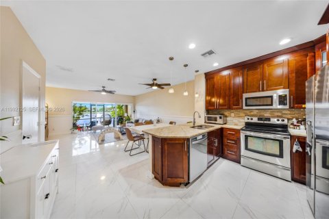 Купить таунхаус в Пемброк-Пайнс, Флорида 3 спальни, 132.66м2, № 2055729 - фото 2