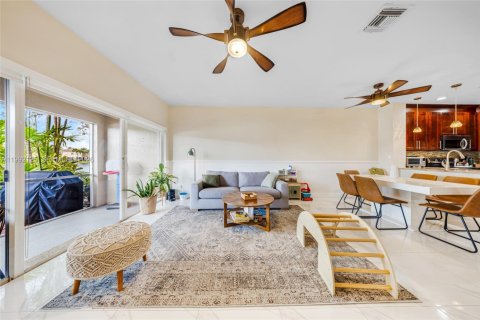 Купить таунхаус в Пемброк-Пайнс, Флорида 3 спальни, 132.66м2, № 2055729 - фото 6