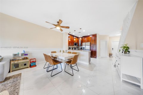 Купить таунхаус в Пемброк-Пайнс, Флорида 3 спальни, 132.66м2, № 2055729 - фото 9