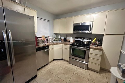 Снять в аренду кондоминиум в Коконат Крик, Флорида 2 спальни, 90.49м2, № 1977596 - фото 1