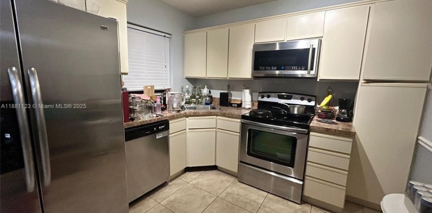 Кондоминиум с 2 спальнями в Коконат Крик, Флорида № 1977596