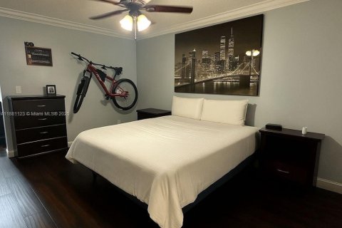 Снять в аренду кондоминиум в Коконат Крик, Флорида 2 спальни, 90.49м2, № 1977596 - фото 2