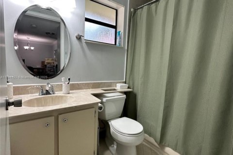 Снять в аренду кондоминиум в Коконат Крик, Флорида 2 спальни, 90.49м2, № 1977596 - фото 4