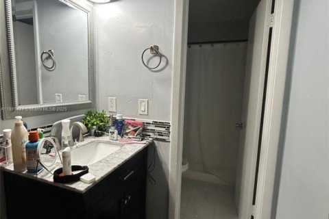 Снять в аренду кондоминиум в Коконат Крик, Флорида 2 спальни, 90.49м2, № 1977596 - фото 3