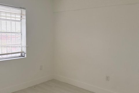 Condo in Hialeah, Florida, 2 bedrooms  № 1806222 - photo 6