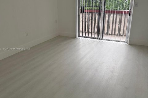 Condo in Hialeah, Florida, 2 bedrooms  № 1806222 - photo 2