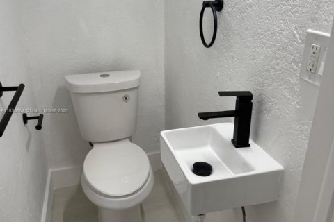Condo in Hialeah, Florida, 2 bedrooms  № 1806222 - photo 7