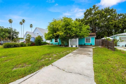 House in Dunedin, Florida 3 bedrooms, 137.31 sq.m. № 1824819 - photo 2