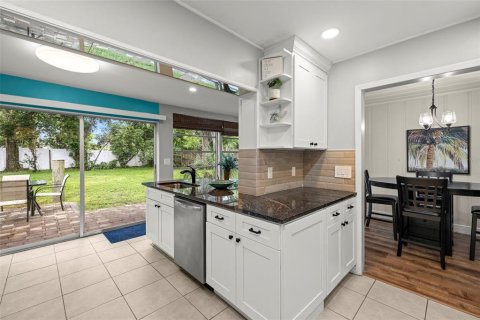 House in Dunedin, Florida 3 bedrooms, 137.31 sq.m. № 1824819 - photo 11