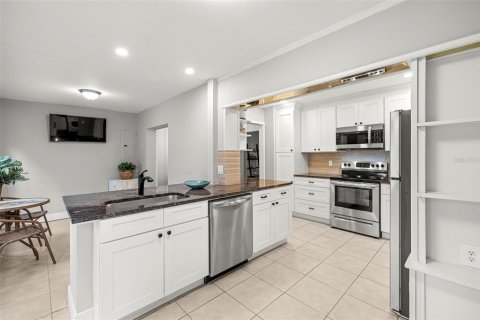 House in Dunedin, Florida 3 bedrooms, 137.31 sq.m. № 1824819 - photo 13