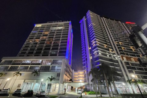 Condominio en Hollywood, Florida, 1 dormitorio  № 2183710