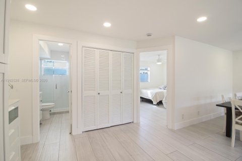 Condominio en alquiler en Fort Lauderdale, Florida, 1 dormitorio, 53.42 m2 № 2056652 - foto 6