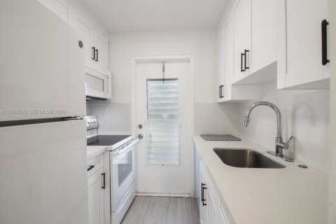 Condominio en alquiler en Fort Lauderdale, Florida, 1 dormitorio, 53.42 m2 № 2056652 - foto 14
