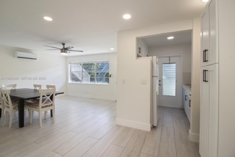 Condominio en alquiler en Fort Lauderdale, Florida, 1 dormitorio, 53.42 m2 № 2056652 - foto 4