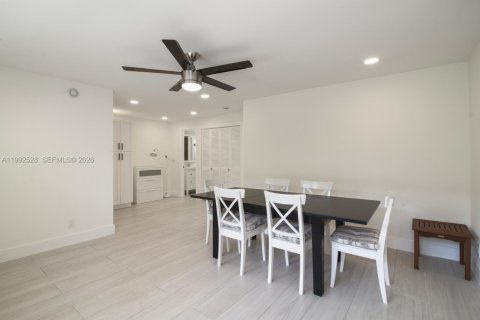 Condominio en alquiler en Fort Lauderdale, Florida, 1 dormitorio, 53.42 m2 № 2056652 - foto 3