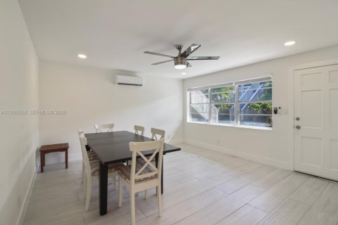 Condominio en alquiler en Fort Lauderdale, Florida, 1 dormitorio, 53.42 m2 № 2056652 - foto 2
