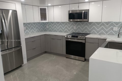 Townhouse in Miami, Florida 3 bedrooms, 147.9 sq.m. № 1801173 - photo 4