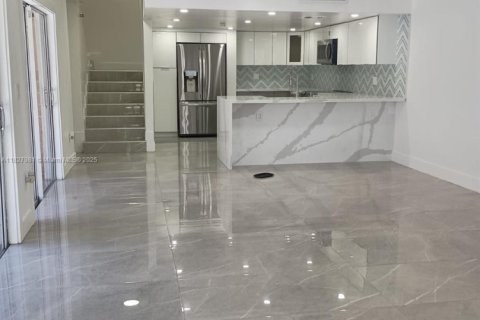 Townhouse in Miami, Florida 3 bedrooms, 147.9 sq.m. № 1801173 - photo 1