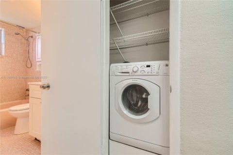 Купить кондоминиум в Холливуд, Флорида 2 спальни, 78.04м2, № 1983524 - фото 10