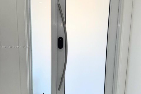 Casa en venta en Pembroke Pines, Florida, 2 dormitorios, 104.98 m2 № 2010036 - foto 22