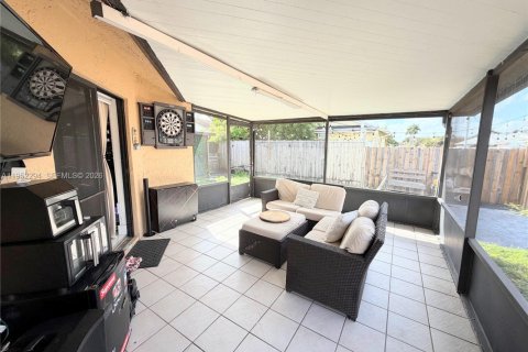 Casa en venta en Pembroke Pines, Florida, 2 dormitorios, 104.98 m2 № 2010036 - foto 19