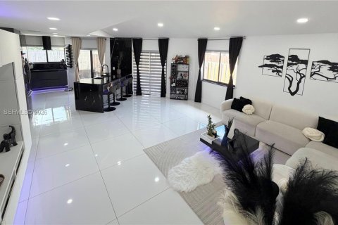 Casa en venta en Pembroke Pines, Florida, 2 dormitorios, 104.98 m2 № 2010036 - foto 4