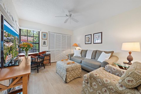 Townhouse in Palm Beach Gardens, Florida 3 bedrooms, 140.65 sq.m. № 2400015 - photo 13