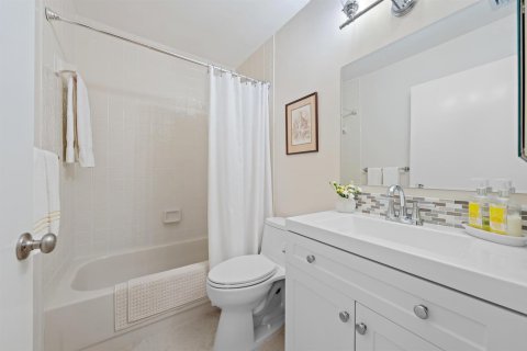 Townhouse in Palm Beach Gardens, Florida 3 bedrooms, 140.65 sq.m. № 2400015 - photo 12