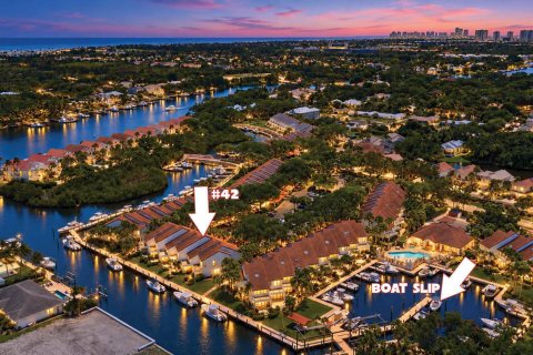 Townhouse in Palm Beach Gardens, Florida 3 bedrooms, 140.65 sq.m. № 2400015