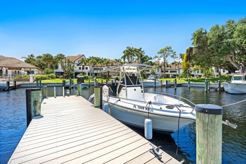 Townhouse in Palm Beach Gardens, Florida 3 bedrooms, 140.65 sq.m. № 2400015 - photo 4