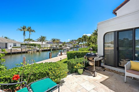 Townhouse in Palm Beach Gardens, Florida 3 bedrooms, 140.65 sq.m. № 2400015 - photo 3