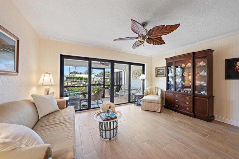 Townhouse in Palm Beach Gardens, Florida 3 bedrooms, 140.65 sq.m. № 2400015 - photo 16