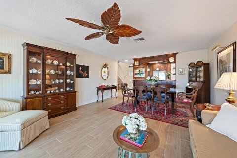 Townhouse in Palm Beach Gardens, Florida 3 bedrooms, 140.65 sq.m. № 2400015 - photo 15