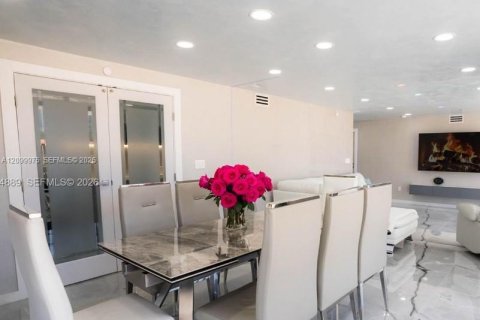 Copropriété à vendre à Sunny Isles Beach, Floride: 3 chambres, 177.44 m2 № 2400572 - photo 17