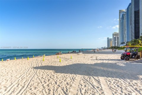 Copropriété à vendre à Sunny Isles Beach, Floride: 3 chambres, 177.44 m2 № 2400572 - photo 2