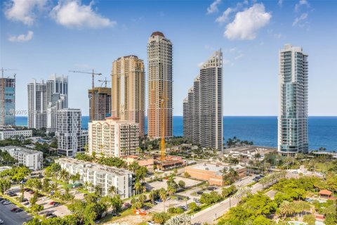 Condo à Sunny Isles Beach, Floride, 3 chambres  № 2400572