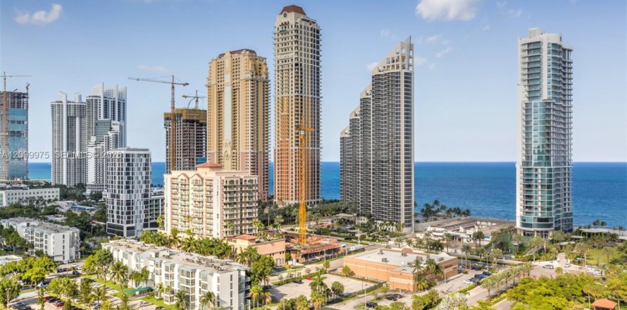 Condo à Sunny Isles Beach, Floride, 3 chambres  № 2400572
