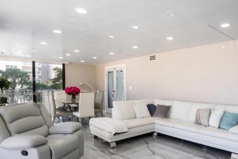 Copropriété à vendre à Sunny Isles Beach, Floride: 3 chambres, 177.44 m2 № 2400572 - photo 16