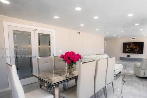 Copropriété à vendre à Sunny Isles Beach, Floride: 3 chambres, 177.44 m2 № 2400572 - photo 21
