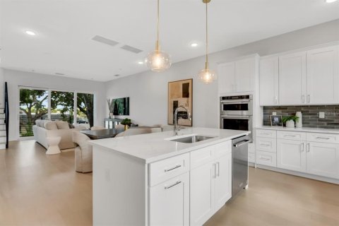 Touwnhouse à vendre à Saint Petersburg, Floride: 3 chambres, 189.43 m2 № 2131876 - photo 8