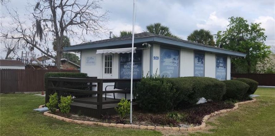 Commercial property in Ocala, Florida 44.59 sq.m. № 2369307