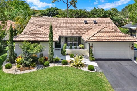 House in Coral Springs, Florida 4 bedrooms, 219.99 sq.m. № 1799032 - photo 1