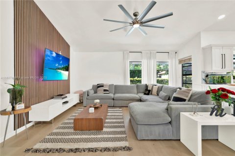 House in Coral Springs, Florida 4 bedrooms, 219.99 sq.m. № 1799032 - photo 4