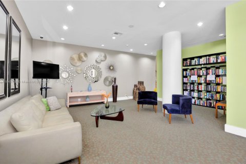 Купить кондоминиум в Майами-Бич, Флорида 2 спальни, 106.37м2, № 2053685 - фото 21