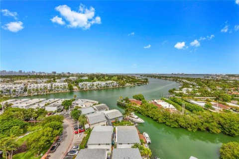 Кондоминиум с 2 спальнями в Майами-Бич, Флорида № 2053685